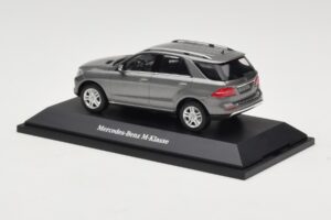 Mercedes M-Class W166 Palladium Silver Metallic Minichamps 1:43 B66960061 Kov – obrázok 3 z 4