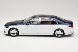 Mercedes Maybach S-Class Z223 Nautical Blue Diamond White Almost Real 1:18 820126 Kov – obrázok 4 z 8