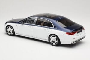 Mercedes Maybach S-Class Z223 Nautical Blue Diamond White Almost Real 1:18 820126 Kov – obrázok 7 z 8