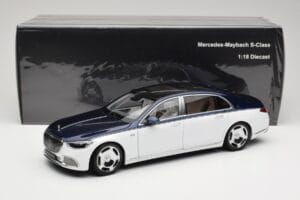 Mercedes Maybach S-Class Z223 Nautical Blue Diamond White Almost Real 1:18 820126 Kov – obrázok 8 z 8
