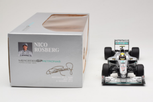 Mercedes MGP W01 #4 N. Rosberg Mercedes GP 2010 Minichamps 1:18 110100004 Kov – obrázok 6 z 7