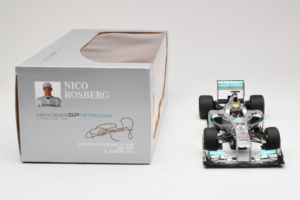 Mercedes MGP W02 #8 N. Rosberg Mercedes GP 2011 Minichamps 1:18 110110008 Kov – obrázok 6 z 7