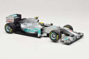 Mercedes MGP W02 #8 N. Rosberg Mercedes GP Showcar 2011 Minichamps 1:18 110110078 Kov – obrázok 4 z 7