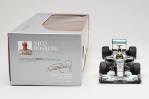 Mercedes MGP W02 #8 N. Rosberg Mercedes GP Showcar 2011 Minichamps 1:18 110110078 Kov – obrázok 6 z 7