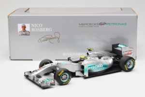 Mercedes MGP W02 #8 N. Rosberg Mercedes GP Showcar 2011 Minichamps 1:18 110110078 Kov – obrázok 7 z 7