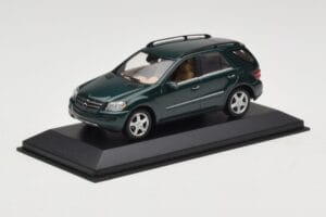 Mercedes ML 500 W164 Tmavo Zelený Minichamps 1:43 400034500 Kov – obrázok 2 z 4