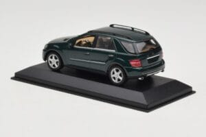 Mercedes ML 500 W164 Tmavo Zelený Minichamps 1:43 400034500 Kov – obrázok 3 z 4
