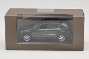 Mercedes ML 500 W164 Tmavo Zelený Minichamps 1:43 400034500 Kov – obrázok 4 z 4