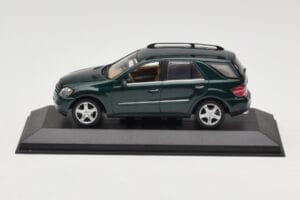 Mercedes ML 500 W164 Tmavo Zelený Minichamps 1:43 400034500 Kov