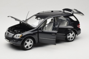 Mercedes ML W164 Obsidian Black Dealerská Edícia Minichamps 1:18 B66962321 Kov – obrázok 2 z 8