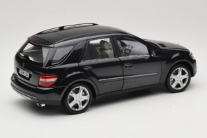 Mercedes ML W164 Obsidian Black Dealerská Edícia Minichamps 1:18 B66962321 Kov – obrázok 3 z 8