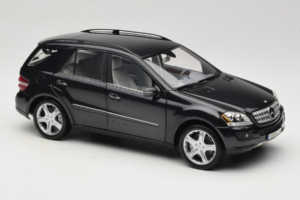 Mercedes ML W164 Obsidian Black Dealerská Edícia Minichamps 1:18 B66962321 Kov – obrázok 6 z 8