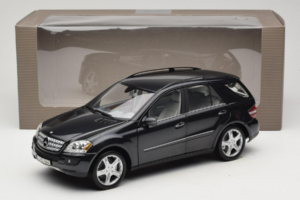 Mercedes ML W164 Obsidian Black Dealerská Edícia Minichamps 1:18 B66962321 Kov – obrázok 8 z 8