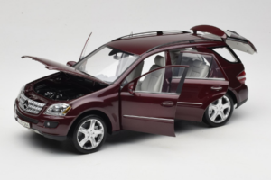 Mercedes ML W164 Red Metallic Minichamps 1:18 150034500 Kov – obrázok 2 z 8