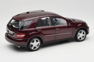 Mercedes ML W164 Red Metallic Minichamps 1:18 150034500 Kov – obrázok 3 z 8