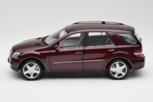 Mercedes ML W164 Red Metallic Minichamps 1:18 150034500 Kov – obrázok 4 z 8