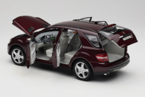 Mercedes ML W164 Red Metallic Minichamps 1:18 150034500 Kov – obrázok 5 z 8