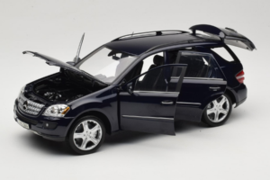 Mercedes ML W164 Tanzanite Blue Dealerská Edícia Minichamps 1:18 B66962322 Kov – obrázok 2 z 8