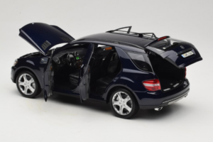 Mercedes ML W164 Tanzanite Blue Dealerská Edícia Minichamps 1:18 B66962322 Kov – obrázok 5 z 8