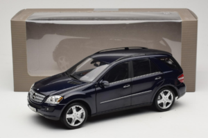 Mercedes ML W164 Tanzanite Blue Dealerská Edícia Minichamps 1:18 B66962322 Kov – obrázok 8 z 8