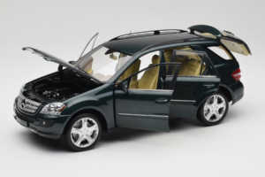 Mercedes ML W164 Green Metallic Minichamps 1:18 150034502 Kov – obrázok 2 z 8