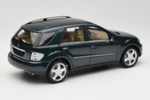Mercedes ML W164 Green Metallic Minichamps 1:18 150034502 Kov – obrázok 3 z 8
