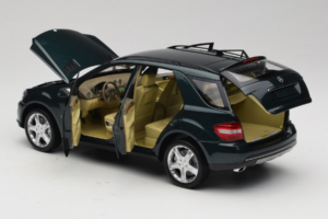 Mercedes ML W164 Green Metallic Minichamps 1:18 150034502 Kov – obrázok 5 z 8