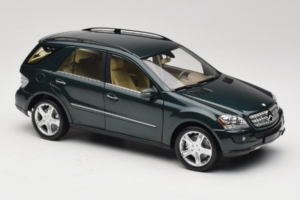Mercedes ML W164 Green Metallic Minichamps 1:18 150034502 Kov – obrázok 6 z 8