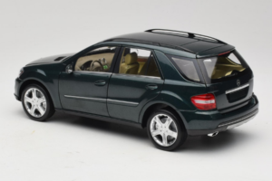 Mercedes ML W164 Green Metallic Minichamps 1:18 150034502 Kov – obrázok 7 z 8