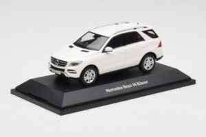 Mercedes ML W166 Calcit White Minichamps 1:43 B66960062 Kov – obrázok 2 z 4