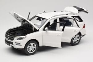 Mercedes ML W166 Biely Minichamps 1:18 100030101 Kov – obrázok 2 z 8