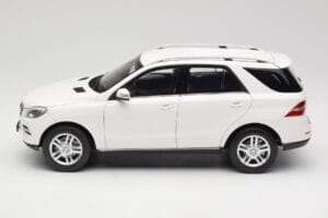 Mercedes ML W166 Biely Minichamps 1:18 100030101 Kov – obrázok 4 z 8