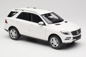 Mercedes ML W166 Biely Minichamps 1:18 100030101 Kov – obrázok 6 z 8