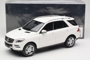Mercedes ML W166 Biely Minichamps 1:18 100030101 Kov – obrázok 8 z 8