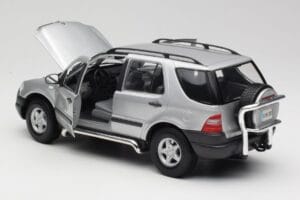 Mercedes ML320 W163 Strieborný Maisto 1:18 50319 Kov – obrázok 5 z 8