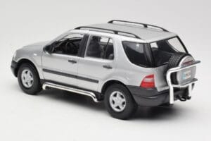 Mercedes ML320 W163 Strieborný Maisto 1:18 50319 Kov – obrázok 7 z 8