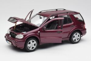 Mercedes ML55 AMG W163 Fialový Maisto 1:18 31876 Kov – obrázok 2 z 8