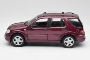 Mercedes ML55 AMG W163 Fialový Maisto 1:18 31876 Kov – obrázok 4 z 8