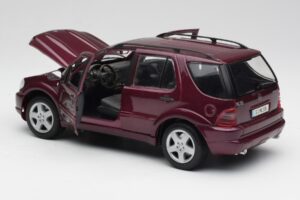 Mercedes ML55 AMG W163 Fialový Maisto 1:18 31876 Kov – obrázok 5 z 8