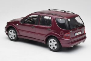 Mercedes ML55 AMG W163 Fialový Maisto 1:18 31876 Kov – obrázok 7 z 8