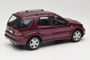 Mercedes ML55 AMG W163 Červený Maisto 1:18 50348 Kov – obrázok 3 z 8