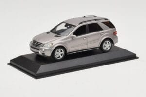 Mercedes ML63 AMG W164 Šedý Metallic Minichamps 1:43 400034570 Kov – obrázok 2 z 4