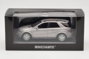 Mercedes ML63 AMG W164 Šedý Metallic Minichamps 1:43 400034570 Kov – obrázok 4 z 4
