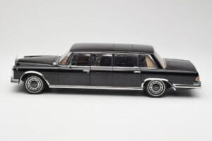 Mercedes 600 Pullman W100 Čierny AUTOart 1:18 76197 Kov – obrázok 4 z 8