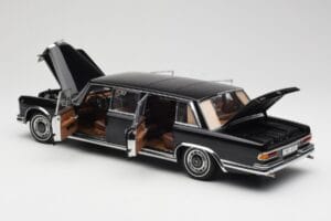 Mercedes 600 Pullman W100 Čierny AUTOart 1:18 76197 Kov – obrázok 5 z 8
