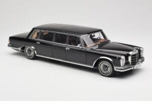 Mercedes 600 Pullman W100 Čierny AUTOart 1:18 76197 Kov – obrázok 6 z 8