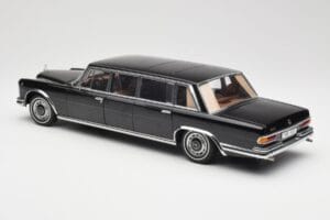 Mercedes 600 Pullman W100 Čierny AUTOart 1:18 76197 Kov – obrázok 7 z 8
