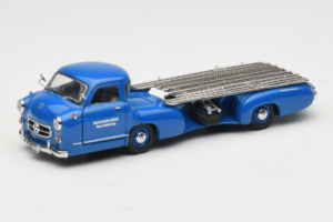Mercedes Renntransporter Blue Wonder CMC 1:43 M-036K Kov