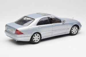 Mercedes S-Class W220 Svetlomodrý Maisto 1:18 56050 Kov – obrázok 3 z 8