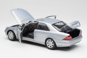 Mercedes S-Class W220 Svetlomodrý Maisto 1:18 56050 Kov – obrázok 5 z 8